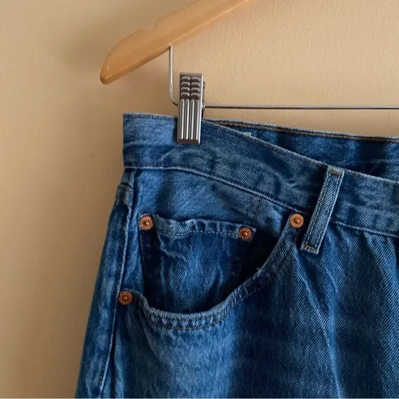 Levis Premium 501 '81 Jeans Woman 32x31 Medium Wash Button Fly Streetwear Retro - Picture 4 of 15